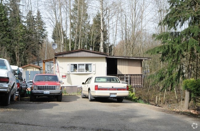 Primary Photo - Lake Bowman Mobile Home Park