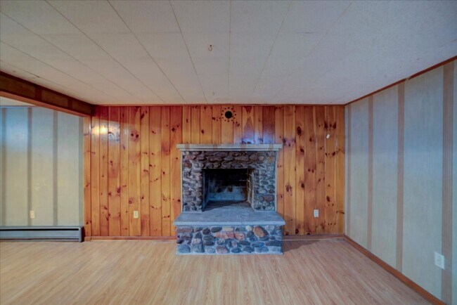Building Photo - 3 Bedroom Apartment in Burlington VT Avail...