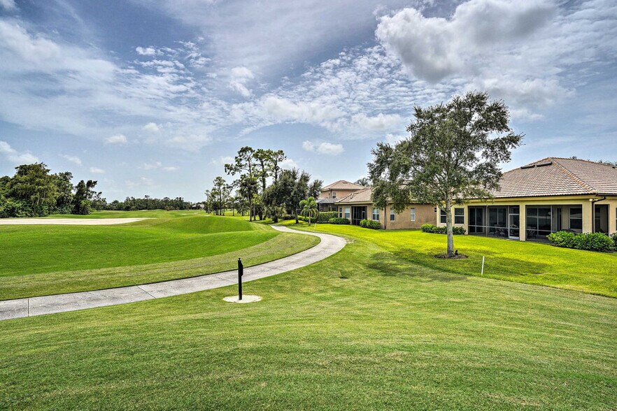 Building Photo - 6092 Dogleg Dr