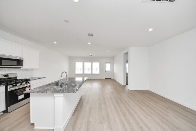 Building Photo - 8550 Tropical Breeze Wy