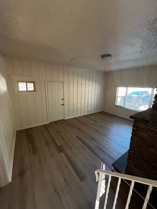 Building Photo - Newly remodeled 4 bedroom 2 bathroom house