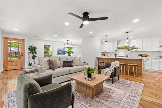 Building Photo - 7741 La Avenida Dr