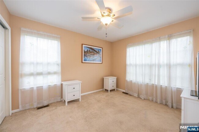 Building Photo - 533 Cascade Ct