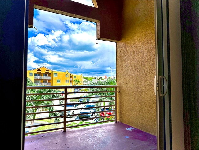 Building Photo - 9725 Fontainebleau Blvd