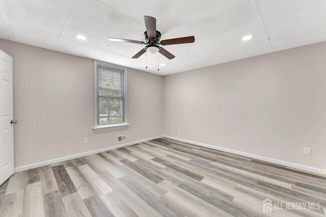 Building Photo - 601 Ridgeway Ave