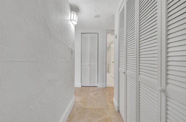 Building Photo - 6890 N Kendall Dr