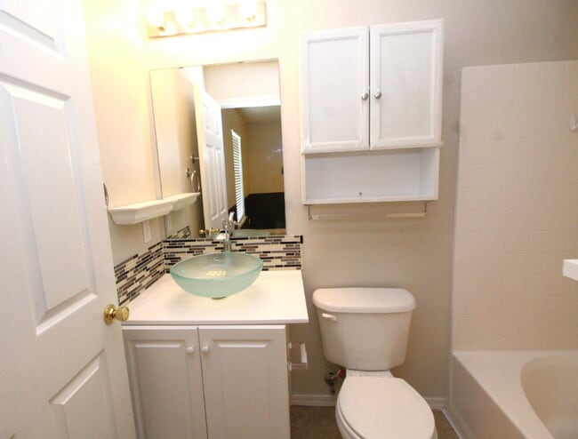 Building Photo - Navarre Gem Near Beaches & Bases – 3BR/2BA...