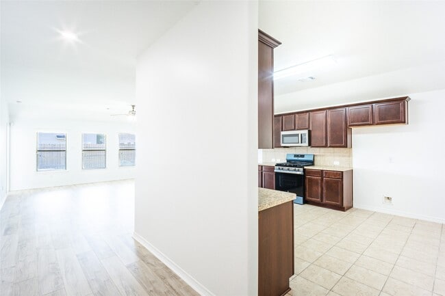 Building Photo - 9918 Hideaway Bend Ln