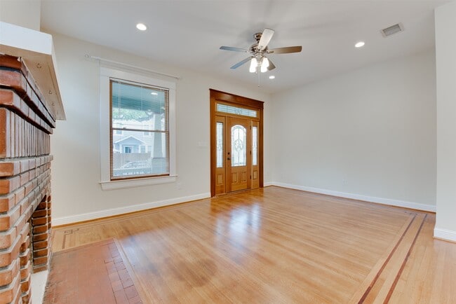 Building Photo - 401 Willard St