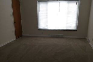 Building Photo - 92 Greencrest Ter