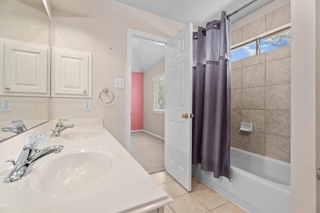 Building Photo - 9610 Champions Cove Dr