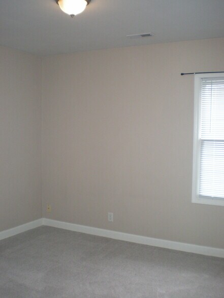 Building Photo - 118 Robinwood Blvd