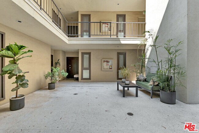 Building Photo - 11789 Montana Ave