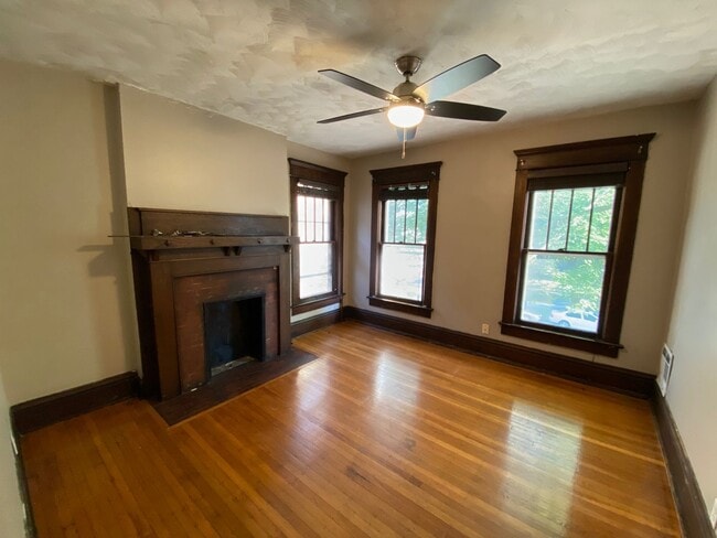 Building Photo - 211 E 16th Ave