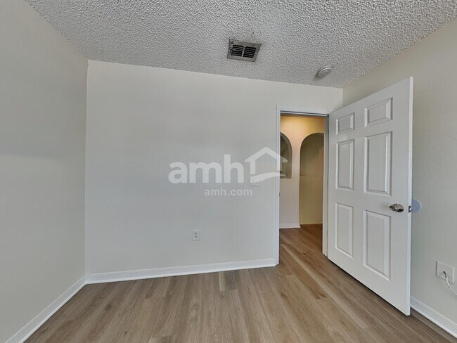 Building Photo - 4618 Newbourne Way