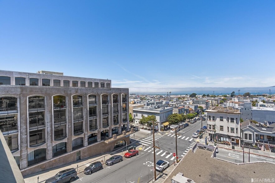 Roof deck view - 2920 Buchanan St