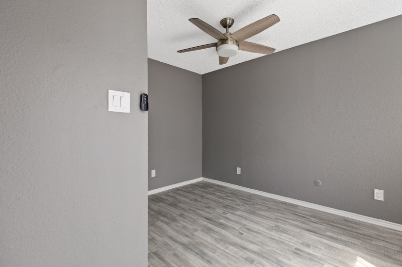 Building Photo - 2300 Balsam Dr