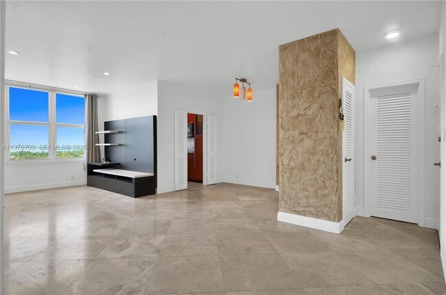 Building Photo - 4747 Collins Ave