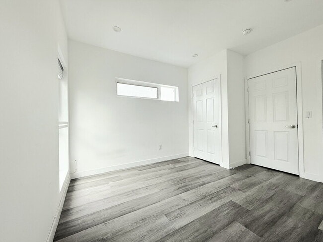 Building Photo - 1260 1/2 Leighton Avenue