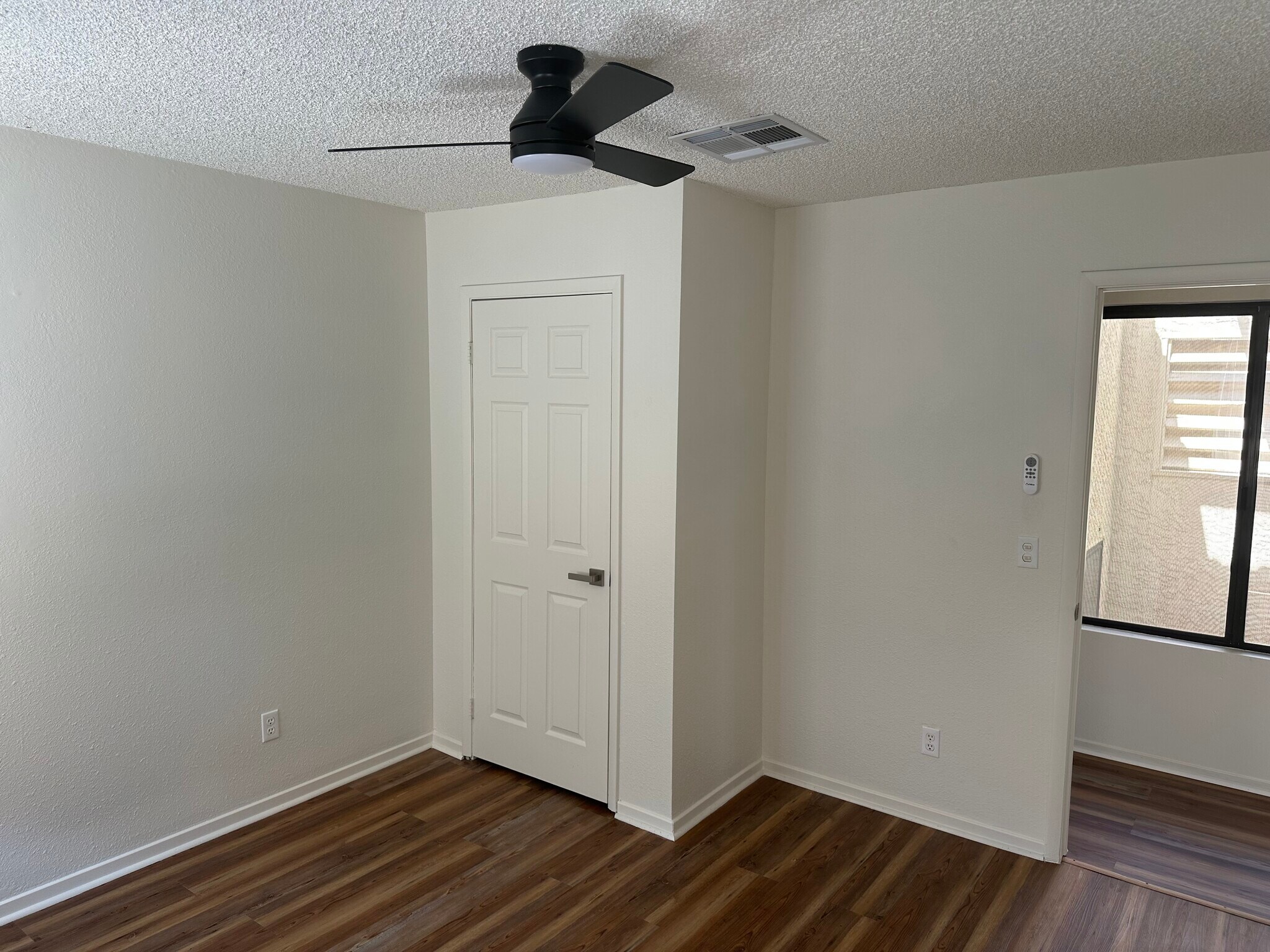 Building Photo - 8140 Spur Ct