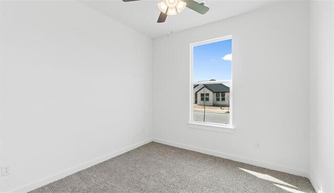 Building Photo - 4856 W Aurora St