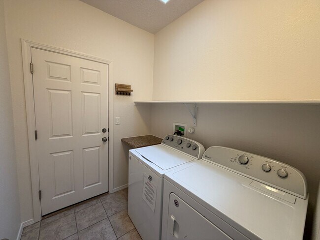 Building Photo - 3 Bedroom Single Story Home Near Unser Blvd NW & Paradise Blvd NW!