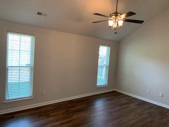 Building Photo - 3352 Chadbury Dr NW