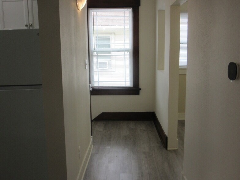 Building Photo - 108 W Columbia Ave