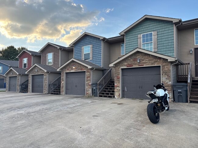 Building Photo - 1729 Thistlewood Dr