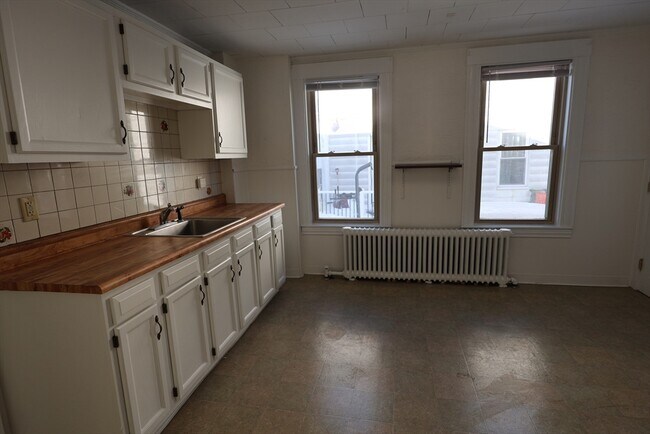 Building Photo - 31 June St