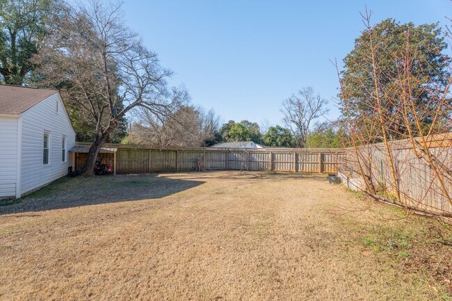 Building Photo - 104 Sharyn Ln