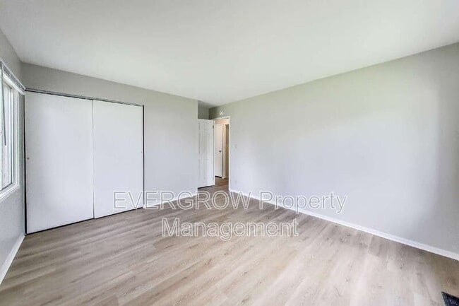 Building Photo - 546 Mooreland Dr
