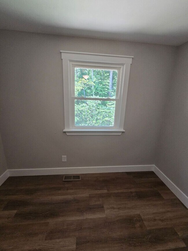 Building Photo - NEWLY REMODELED 3 BEDROOM IN PRINCE GEORGE