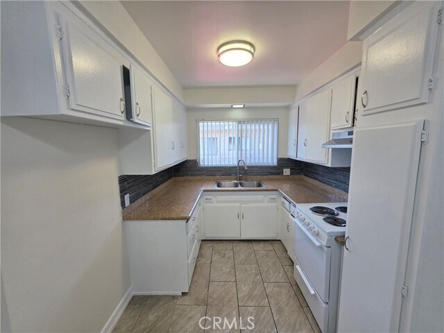 Building Photo - 15436 Vanowen St