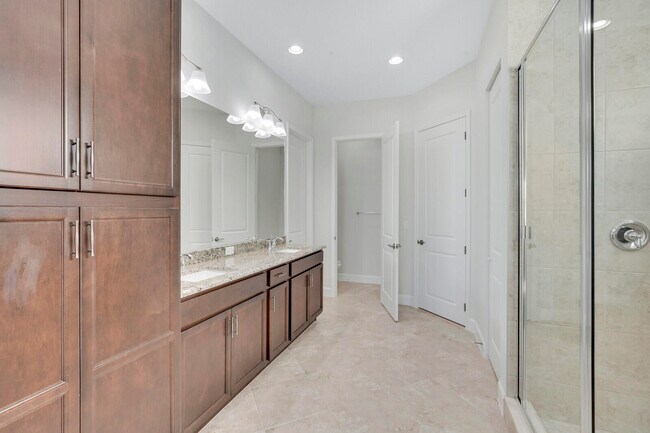 Building Photo - 14959 RedCove Pl