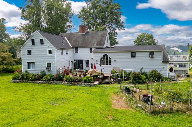 Building Photo - 538 Main St