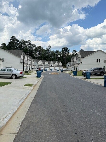 Building Photo - 4030 Cavalier Way