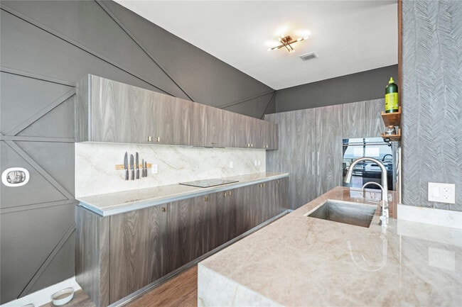 Building Photo - 480 NE 31st St