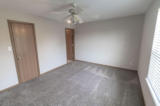 Building Photo - 3611 Zinnia Dr