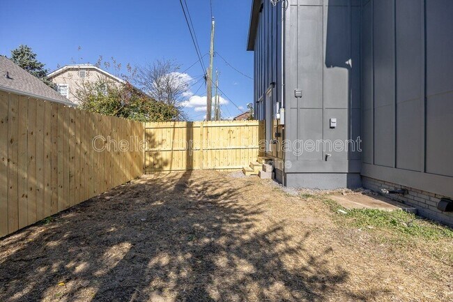 Building Photo - 1012 Debow St