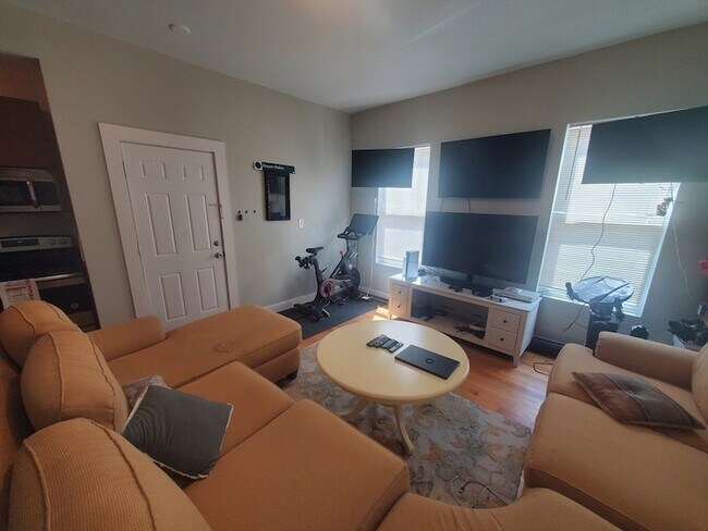 Building Photo - 41 Washburn St