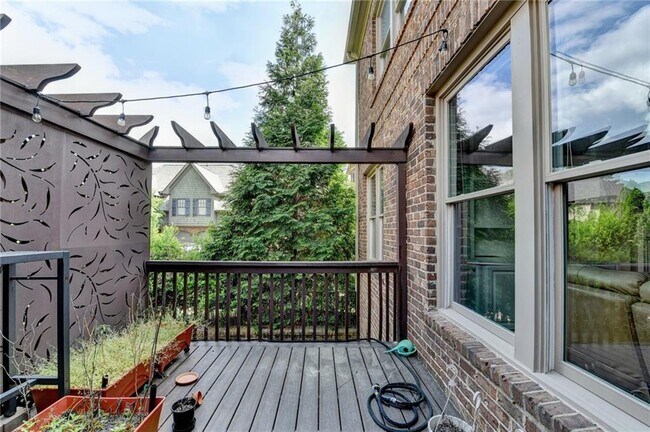 Building Photo - 11653 Parkside Ave