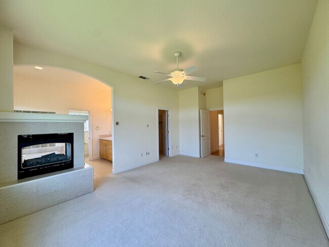 Building Photo - 6255 Peacock Way