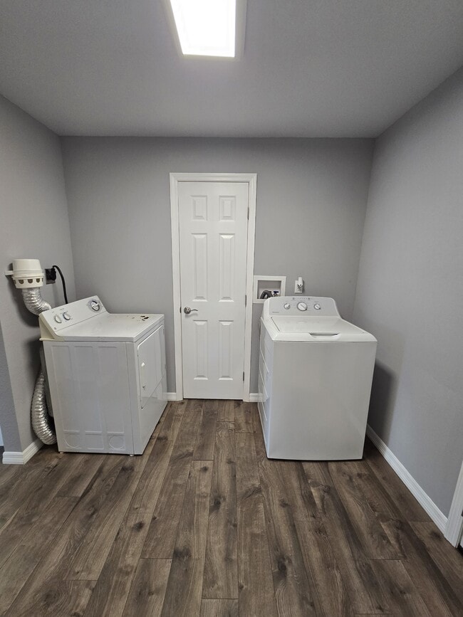 Building Photo - 4433 Bryan Ave