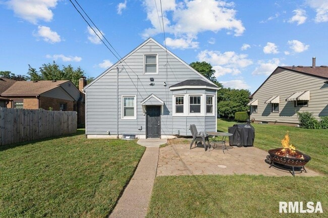 Building Photo - 2133 Warren St