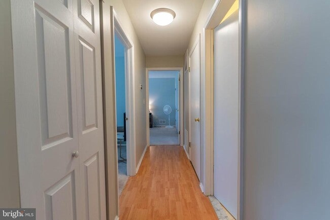 Building Photo - 27 Chambord Ct