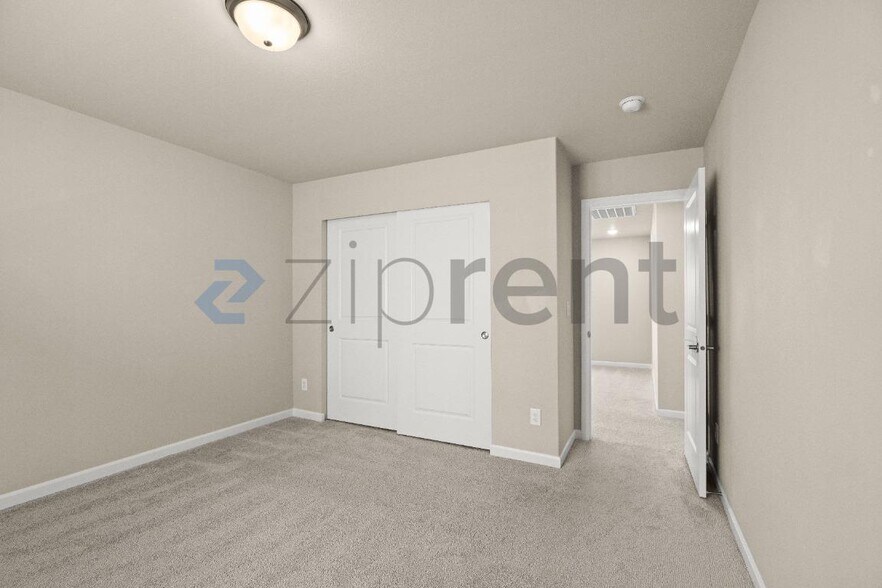 Building Photo - Unit