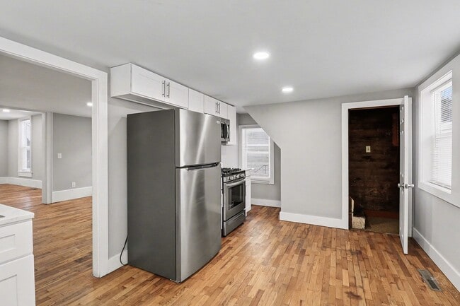 Building Photo - 417 E Maple Ave