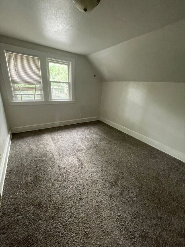 Building Photo - 3822 W Mt Vernon Ave