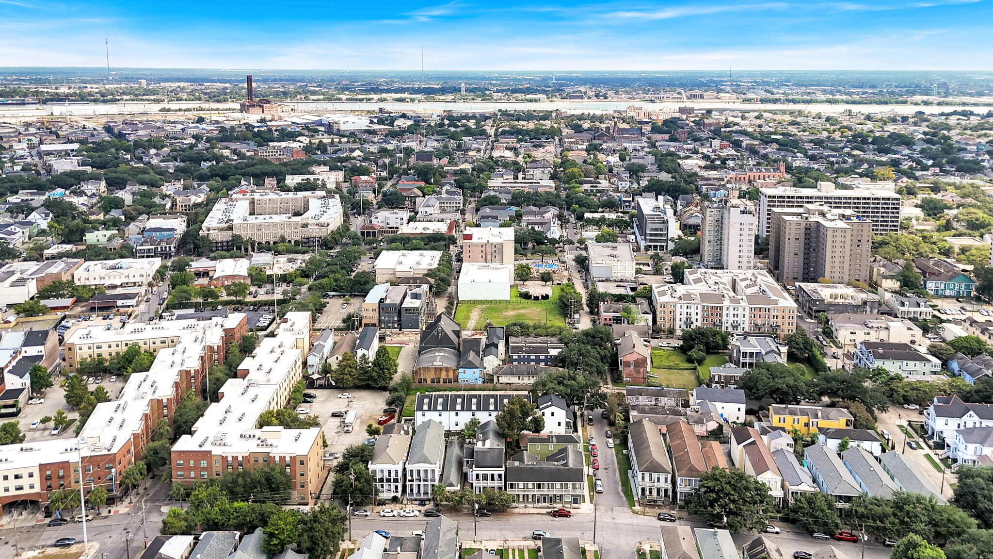 Building Photo - 1836 Baronne St